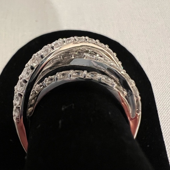 Victoria Wieck 2.89 Absolute Triple Overlay Pavé bridge band ring. - Picture 6 of 8